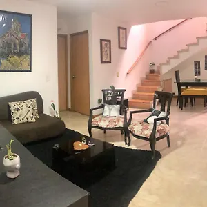 Trece Loft Habitación en casa particular Medellín